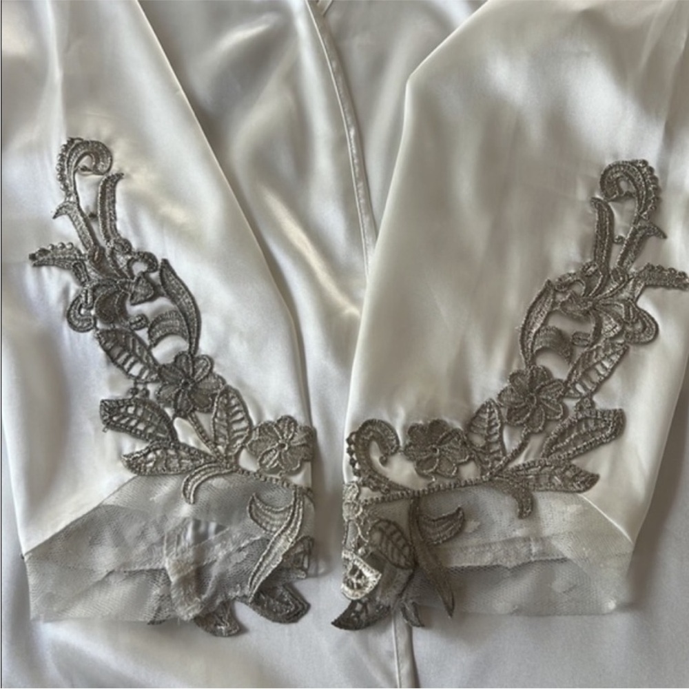 Flora by‎ Flora Nikrooz Sleeve Appliqué Detail Long Robe - Picture 5 of 10